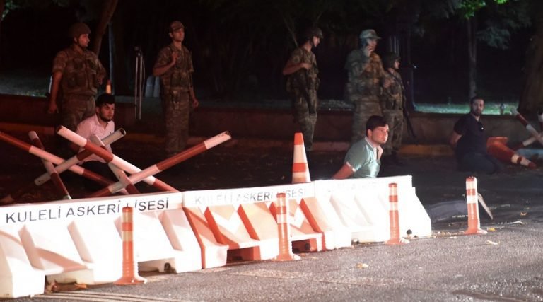 Πολιτικό προσωπικό κατώτερο των περιστάσεων