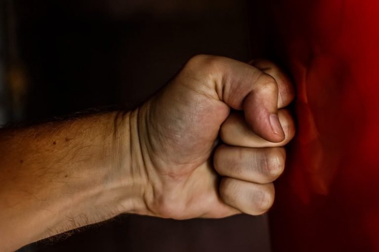 Βία, λαϊκισμός και ρατσισμός